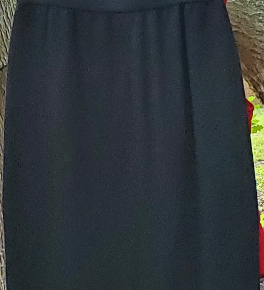 St. JOHN KNIT PENCIL SKIRT (PRE-LOVED) - Picture 4 of 9